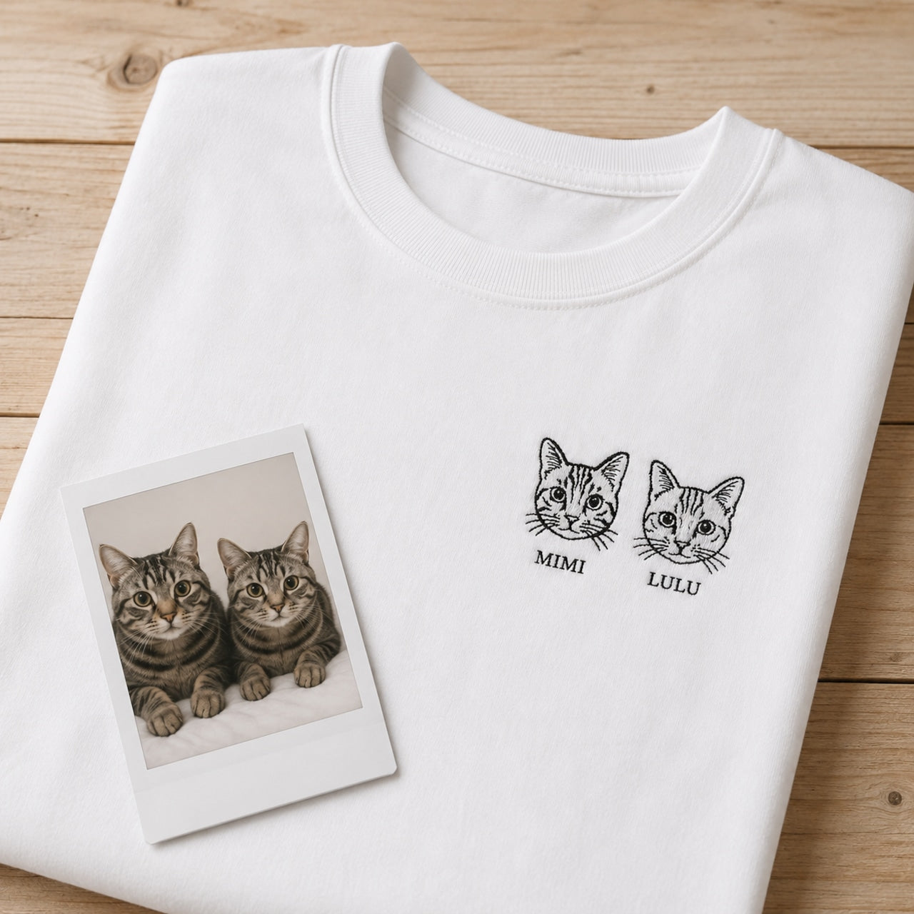 キジトラの猫の顔が刺繍されたTシャツ（ペット刺繍）