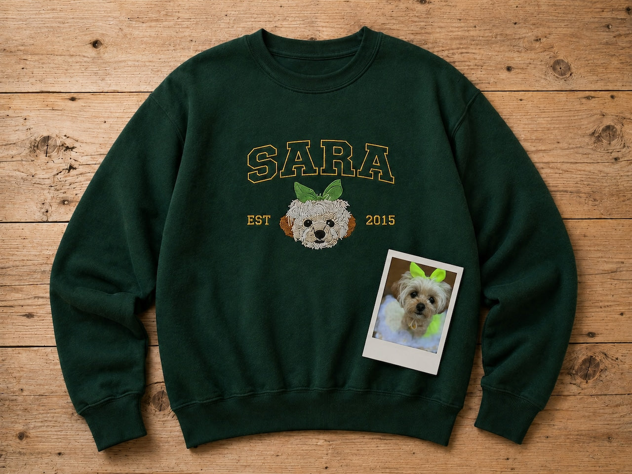 かわいらしいマルチーズの顔のペット刺繍がされたアメカジ風のトレーナー　スウェットの画像
