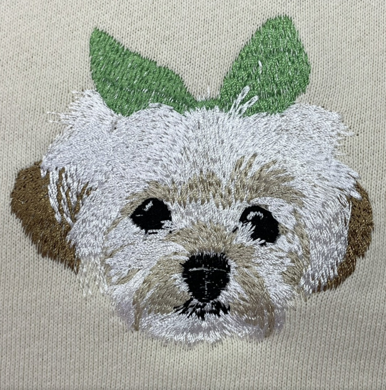マルチーズの顔の刺繍