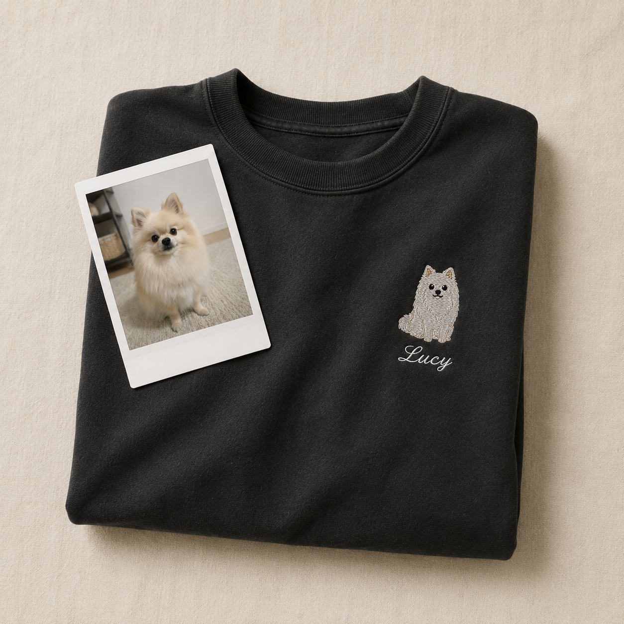ポメラニアンの全身ペット刺繍がされているトレーナーの写真