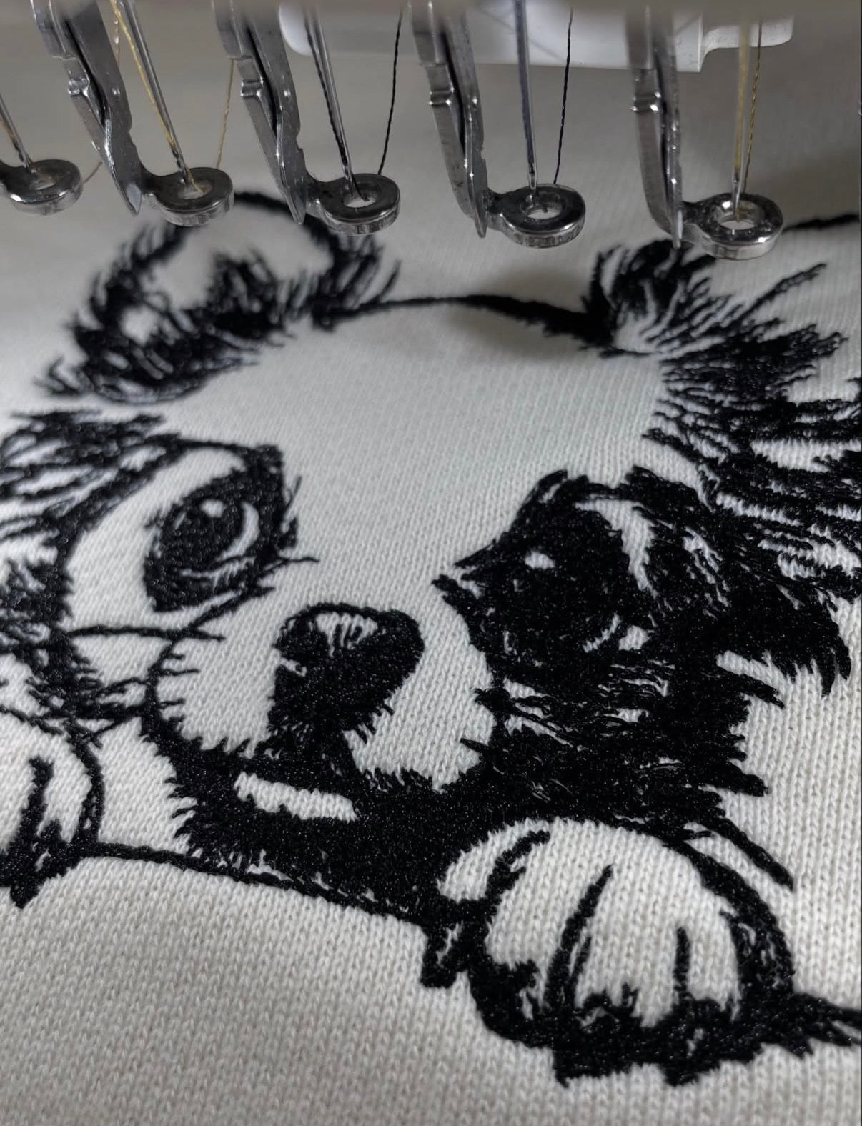 チワワ 刺繍トレーナー｜鉛筆画風｜