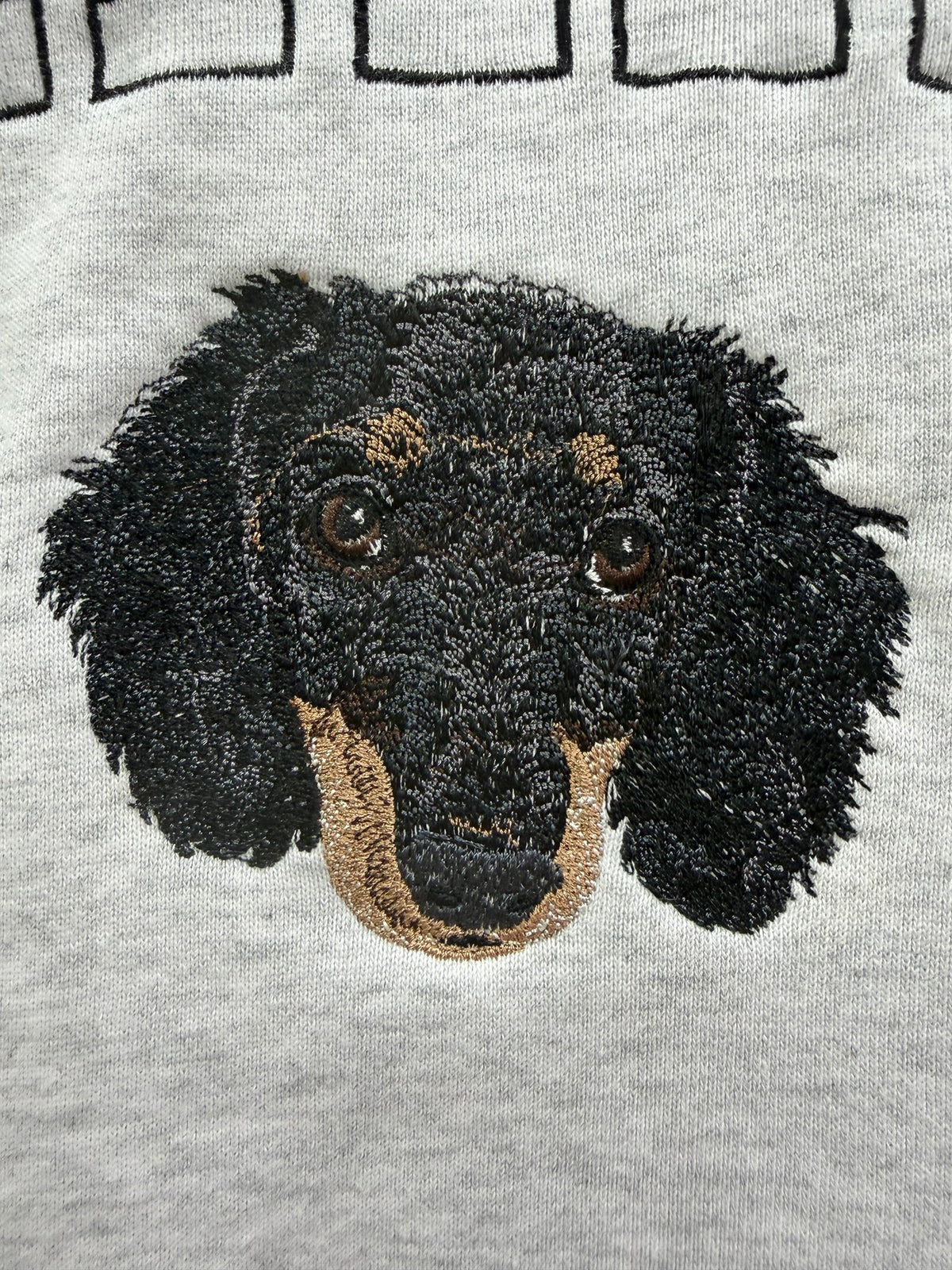 ダックスフンドの刺繍 アップ