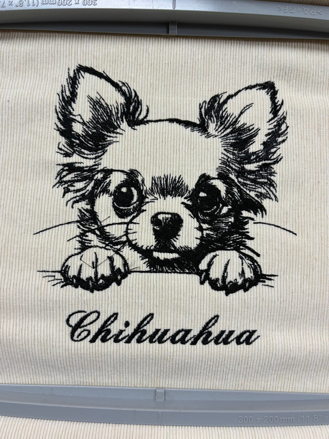チワワ　鉛筆デッサン刺繍　クッションカバー