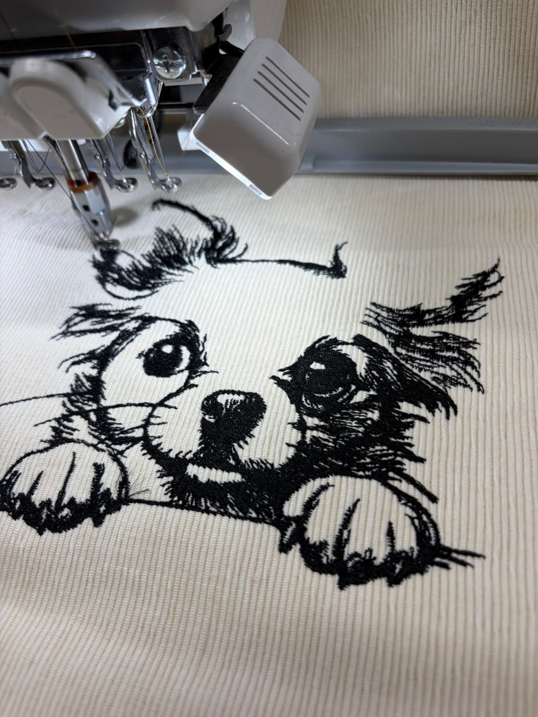 チワワ　鉛筆デッサン刺繍　クッションカバー
