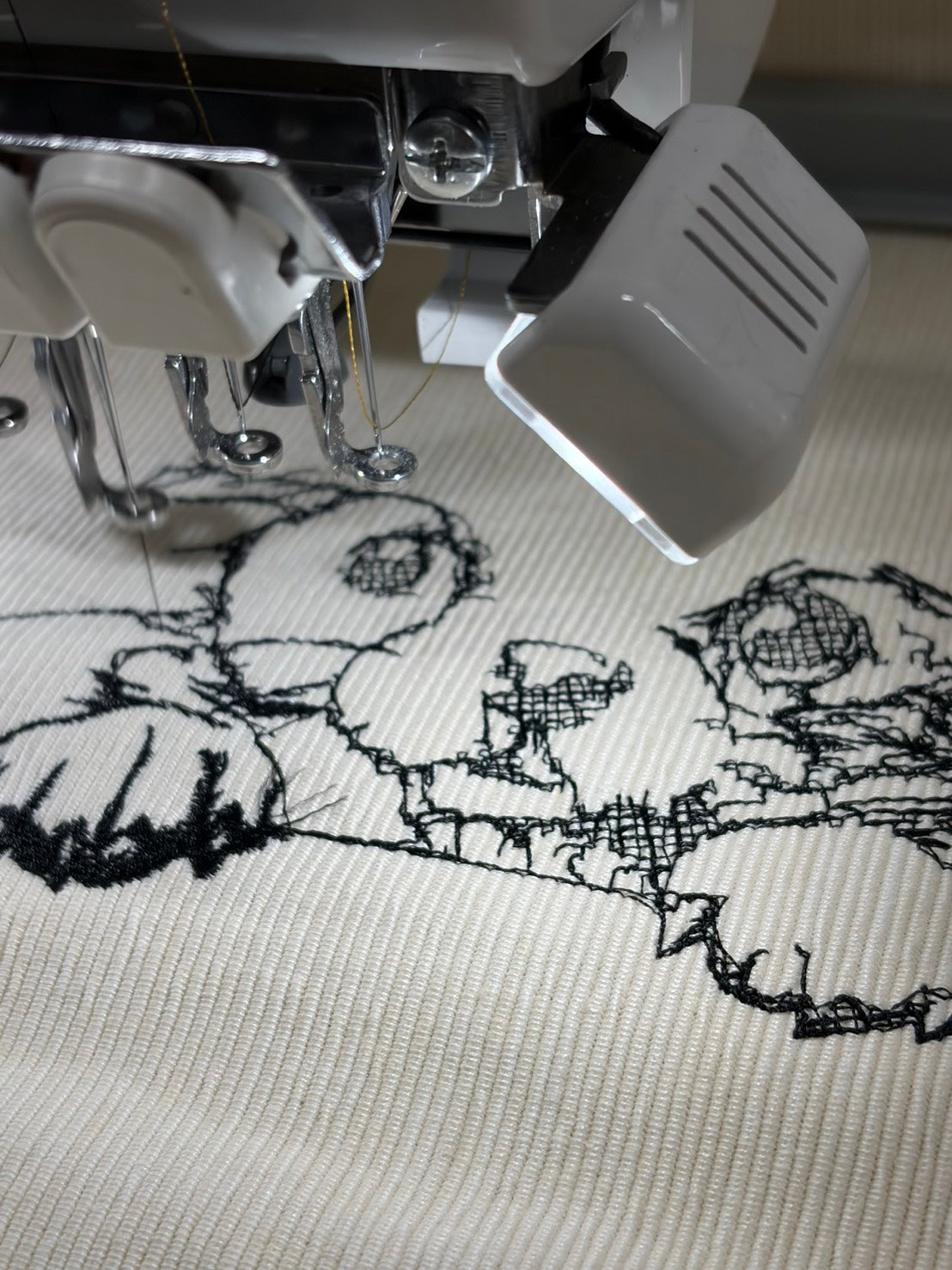 チワワ　鉛筆デッサン刺繍　クッションカバー