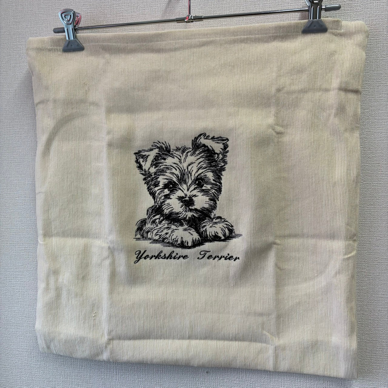 ヨークシャテリア　鉛筆デッサン刺繍　クッションカバー