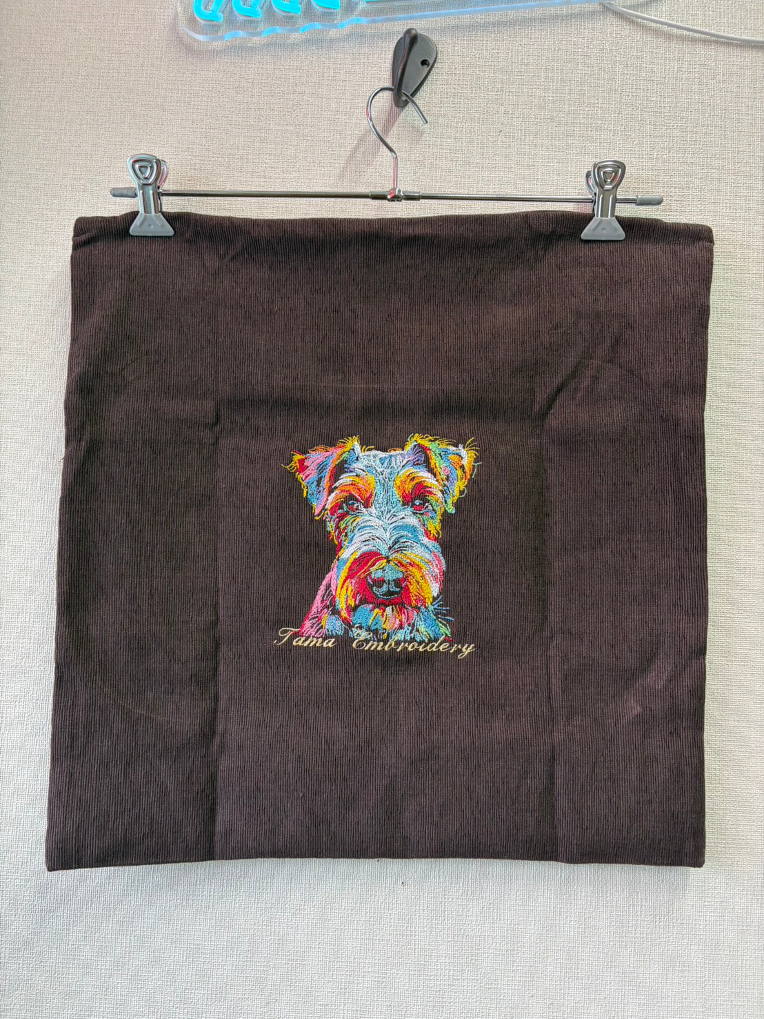 ミニチュアシュナウザー　高密度刺繍　クッションカバー