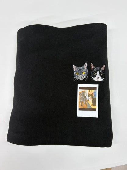 ワンポイント刺繍トレーナー 猫2匹 たたんだ状態
